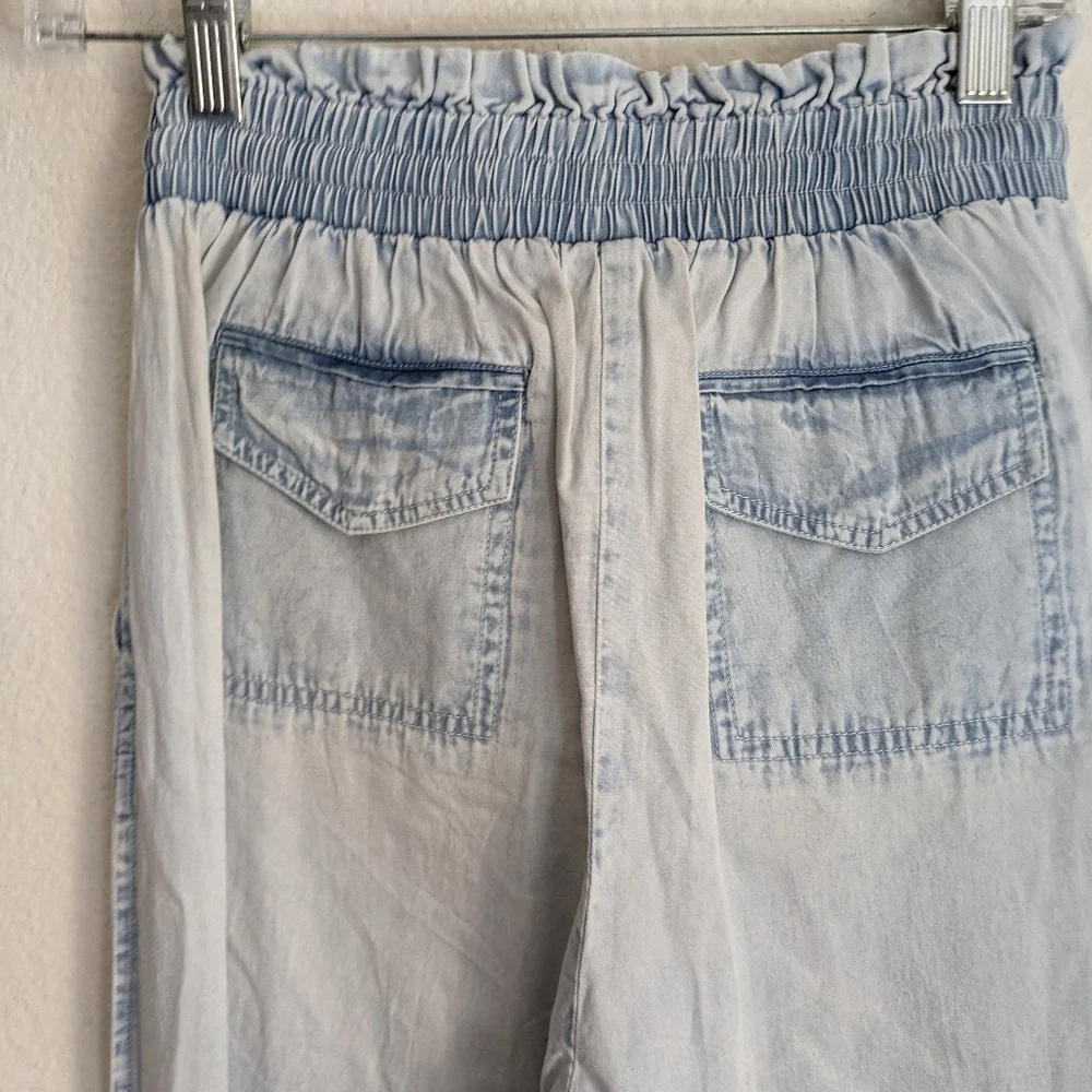 Elan NWT Cotton Chambray Light Blue Joggers Crop Pants Smock Waist Size Small - Picture 3 of 8